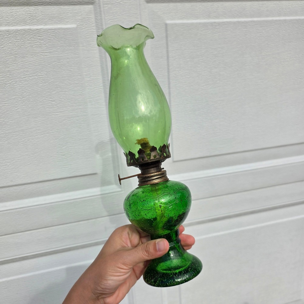 Vtg Green Glass Oil Lamp Honeycomb pattern hong kong Ruffled Chimney 12"I - Picture 13 of 13
